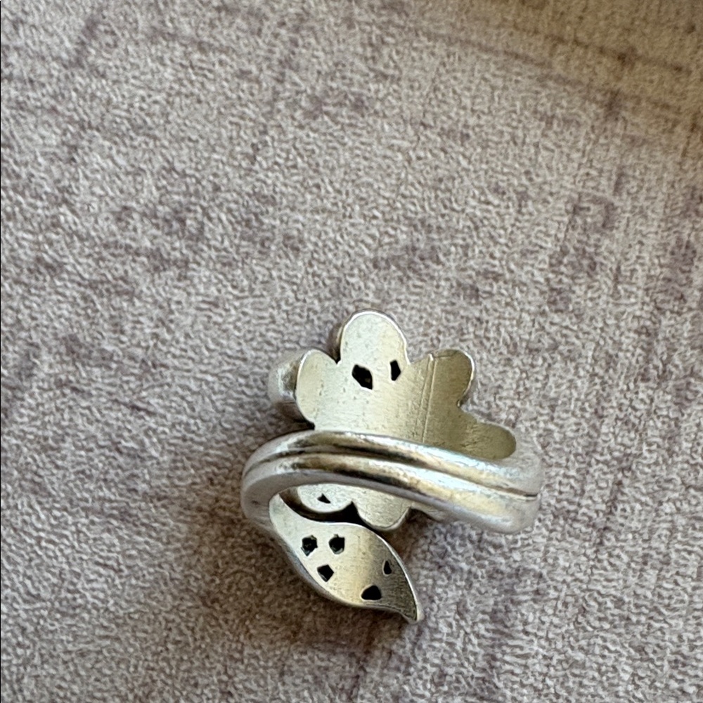 Chico's Silver and Black Statement Ring - Picture 5 of 6